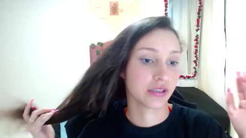 scarlet771776 online show from December 5, 2025, 8:16 pm