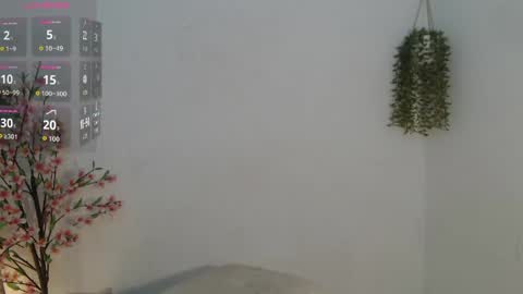 scarlet_100 online show from May 6, 2026, 2:51 am