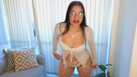 scarlet__15 online show from May 7, 2026, 12:32 pm