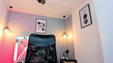 scarlet__69 online show from April 24, 2026, 3:31 am