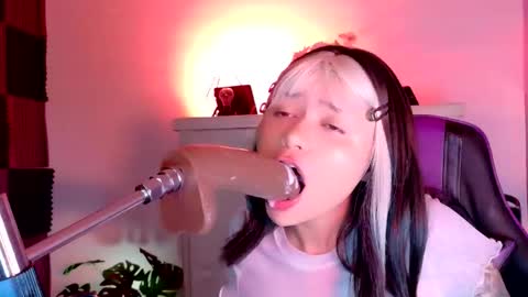 scarlet_gold online show from December 2, 2025, 4:51 am