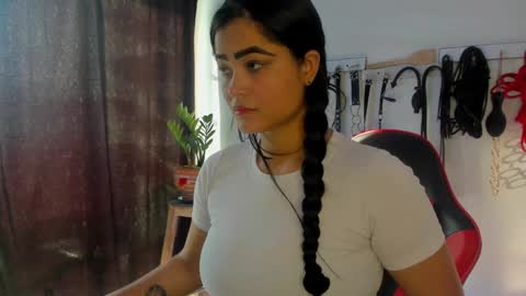 scarlet taylor kennedy online show from December 11, 2024, 9:01 pm