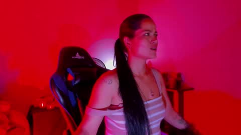 scarlet taylor kennedy online show from December 18, 2025, 8:37 pm