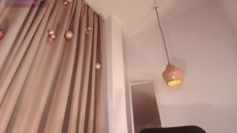 Snapshot of scarlet_veil chatting on January 6, 2026, 6:44 pm scarlet_veil online show from January 6, 2026, 6:44 pm