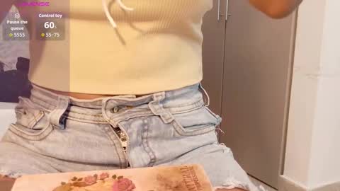 scarlet_vixen_ online show from February 5, 2026, 12:10 pm