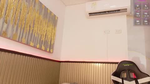 scarlet_vixen_ online show from February 14, 2026, 3:03 am