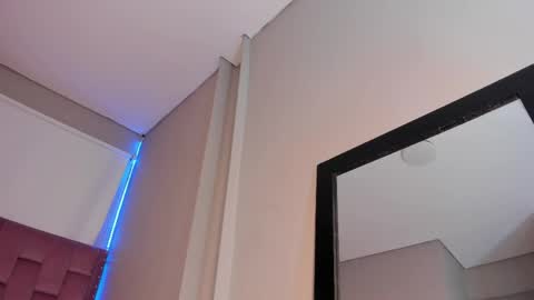 scarlet_vixen_ online show from May 10, 2026, 5:51 pm