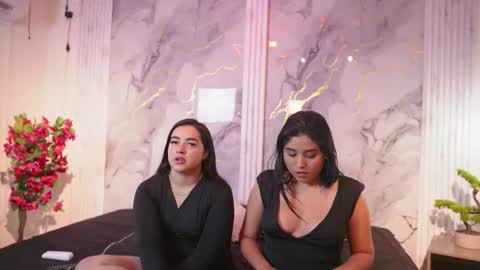 Snapshot of scarleta_and_naomi chatting on January 19, 2026, 5:00 am scarleta_and_naomi online show from January 19, 2026, 5:00 am