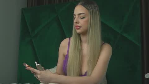 Scarlet online show from October 24, 2025, 1:46 am