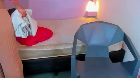 SCARLET online show from February 19, 2025, 1:17 pm