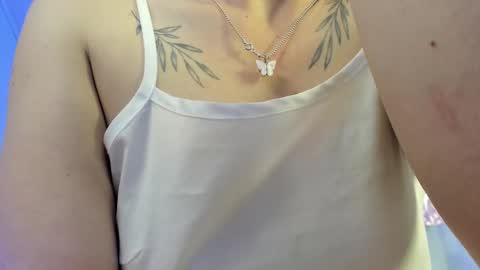 Scarlet  online show from November 29, 2025, 6:49 am