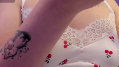 Scarlet  online show from March 19, 2026, 5:33 am