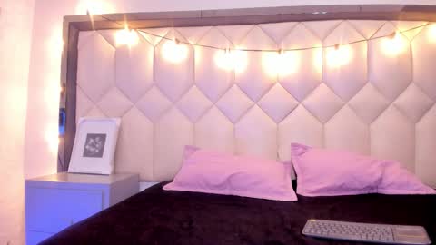 Snapshot of scarlethbigbug chatting on February 11, 2026, 11:37 am scarlethbigbug online show from February 11, 2026, 11:37 am