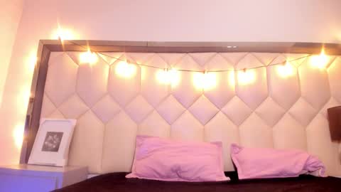 Snapshot of scarlethbigbug chatting on February 12, 2026, 12:00 pm scarlethbigbug online show from February 12, 2026, 12:00 pm