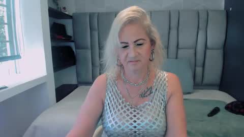 Snapshot of scarlethoot_ chatting on February 7, 2026, 7:28 pm S C A R L E T online show from February 7, 2026, 7:28 pm