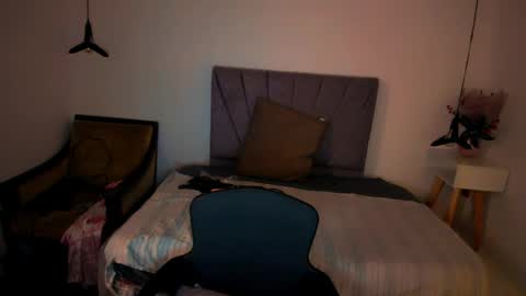Snapshot of scarlethoot_ chatting on May 27, 2026, 5:32 pm S C A R L E T online show from May 27, 2026, 5:32 pm