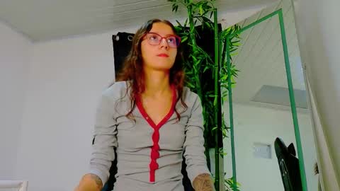 Snapshot of scarletjonesx chatting on November 14, 2025, 12:20 am Denis online show from November 14, 2025, 12:20 am