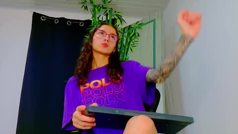 Snapshot of scarletjonesx chatting on November 24, 2025, 4:23 am Denis online show from November 24, 2025, 4:23 am