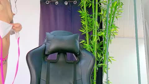 Snapshot of scarletjonesx chatting on November 28, 2025, 4:42 pm Denis online show from November 28, 2025, 4:42 pm