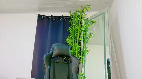 Snapshot of scarletjonesx chatting on December 2, 2025, 11:34 pm Denis online show from December 2, 2025, 11:34 pm