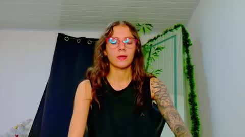 Snapshot of scarletjonesx chatting on December 14, 2025, 12:16 am Denis online show from December 14, 2025, 12:16 am