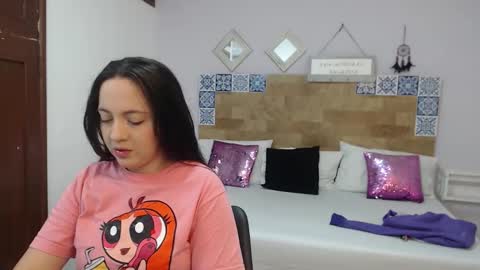 Snapshot of scarletlevis chatting on October 2, 2025, 10:33 am scarlet online show from October 2, 2025, 10:33 am