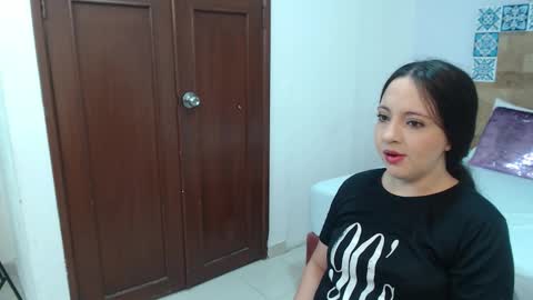 Snapshot of scarletlevis chatting on October 9, 2025, 10:24 am scarlet online show from October 9, 2025, 10:24 am