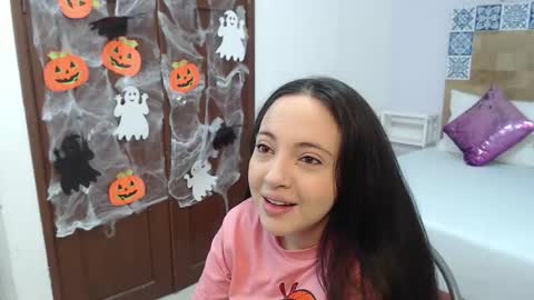 Snapshot of scarletlevis chatting on October 15, 2025, 10:04 am scarlet online show from October 15, 2025, 10:04 am