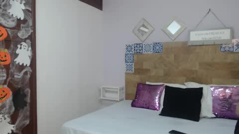 Snapshot of scarletlevis chatting on October 18, 2025, 10:05 am scarlet online show from October 18, 2025, 10:05 am