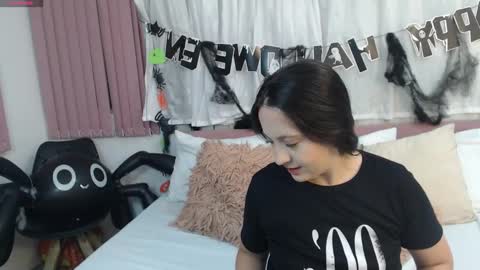 Snapshot of scarletlevis chatting on October 29, 2025, 10:50 am scarlet online show from October 29, 2025, 10:50 am