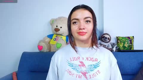 Scarlet online show from April 17, 2026, 8:34 pm