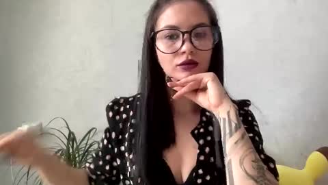 Snapshot of scarletpetal chatting on January 19, 2025, 6:20 am scarletpetal online show from January 19, 2025, 6:20 am