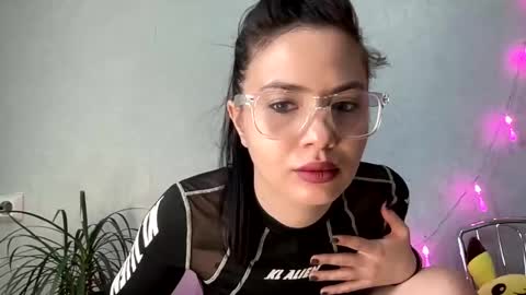 Snapshot of scarletpetal chatting on January 21, 2025, 6:43 am scarletpetal online show from January 21, 2025, 6:43 am