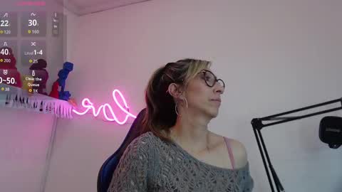 Scarlett online show from November 18, 2025, 2:43 pm