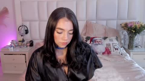Snapshot of scarlett__baker11 chatting on December 17, 2024, 10:11 pm juli online show from December 17, 2024, 10:11 pm