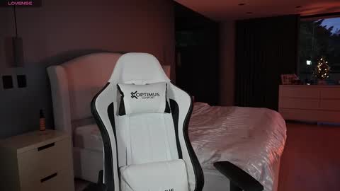 juli online show from December 2, 2025, 10:38 pm