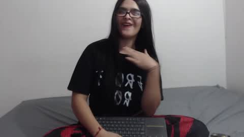 Snapshot of scarlett__cherry_ chatting on May 17, 2026, 6:59 pm Scarlett online show from May 17, 2026, 6:59 pm