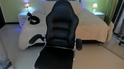 Scarlett online show from February 23, 2026, 12:57 pm