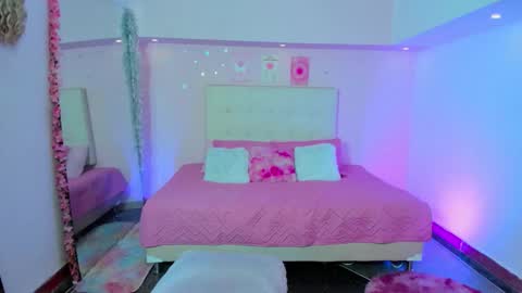 Snapshot of scarlett_dreamss7 chatting on October 4, 2025, 1:47 am Scarlett  online show from October 4, 2025, 1:47 am