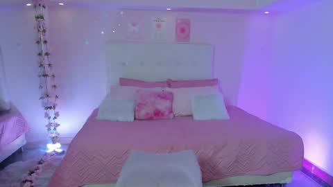 Snapshot of scarlett_dreamss7 chatting on October 30, 2025, 1:01 pm Scarlett  online show from October 30, 2025, 1:01 pm