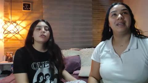 Scarlett and Jazmin online show from December 20, 2025, 10:22 am