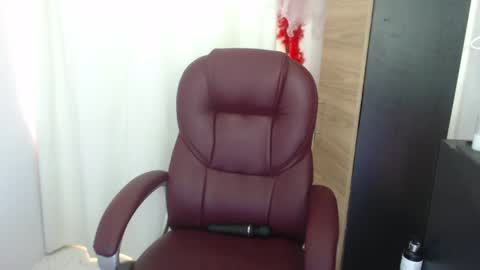 scarlett_mill online show from June 1, 2026, 4:41 pm