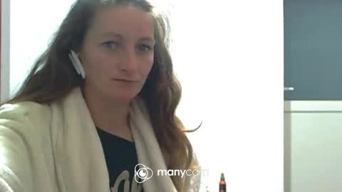 Snapshot of scarlett_queen01 chatting on October 1, 2025, 1:22 am scarlett_queen01 online show from October 1, 2025, 1:22 am