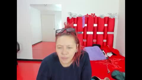 scarlett_red_11 online show from May 15, 2026, 4:03 pm