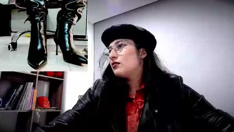 Snapshot of scarlett_sen chatting on February 25, 2026, 1:21 pm Mistress Scarlett online show from February 25, 2026, 1:21 pm