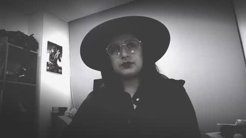 Snapshot of scarlett_sen chatting on April 21, 2026, 1:28 pm Mistress Scarlett online show from April 21, 2026, 1:28 pm