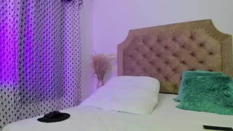 scarlett_star01 online show from March 19, 2026, 1:04 pm