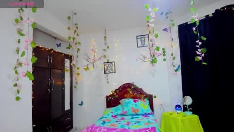 Scarlett Summers  online show from March 15, 2026, 1:22 am