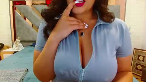 hellen  online show from July 27, 2026, 3:19 pm