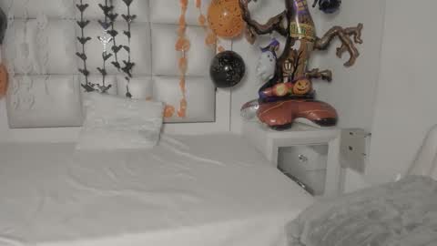 scarlette_js online show from October 27, 2025, 3:32 am